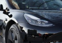 Tesla doit résoudre un gros problème avec ses anciens phares, selon la NHTSA.