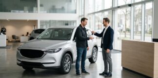 Assurance auto en LOA/LLD : la garantie perte financière expliquée Remise des clés d'une voiture en concession, illustration de l'assurance auto en LOA/LLD