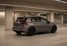 Assurance auto et stationnement en copropriété : ce que couvre le vol en parking privé Voiture stationnée dans un parking souterrain de copropriété, illustration assurance auto vol parking
